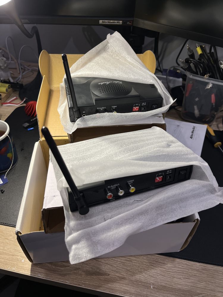 Avermedia AVerSender 300 - bezprzewodowe video/audio RCA SCART