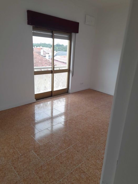 Casa 3 quartos grd salão com lareira despenssa cozinha toda equipada
