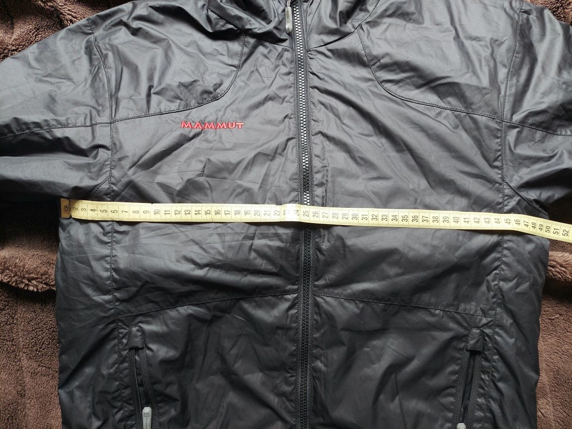 Куртка фірми MAMMUT EXPLORER SP оригінал 

Розір:  S 

на ріст 170см т