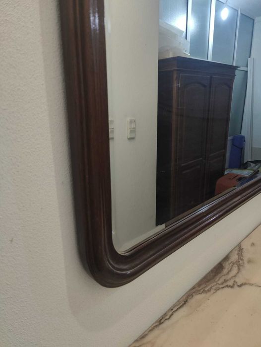 Vendo Espelho com Muldura de Madeira