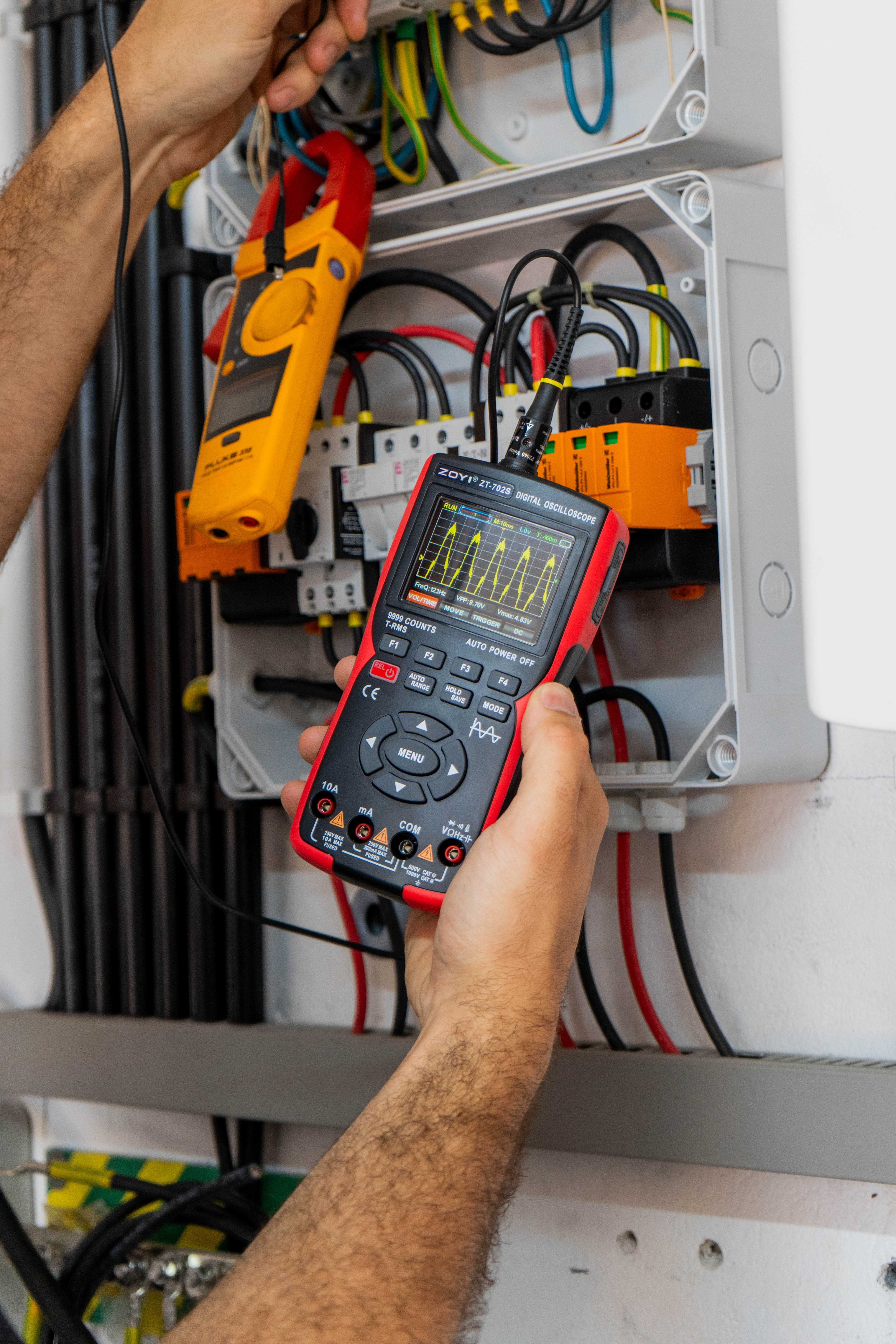 Elektryk - elektryka mieszkaniowa instalacje elektryczne