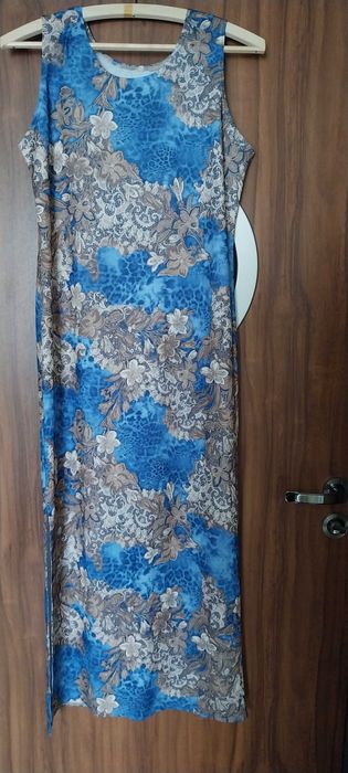 Dluga sukienka we wzory