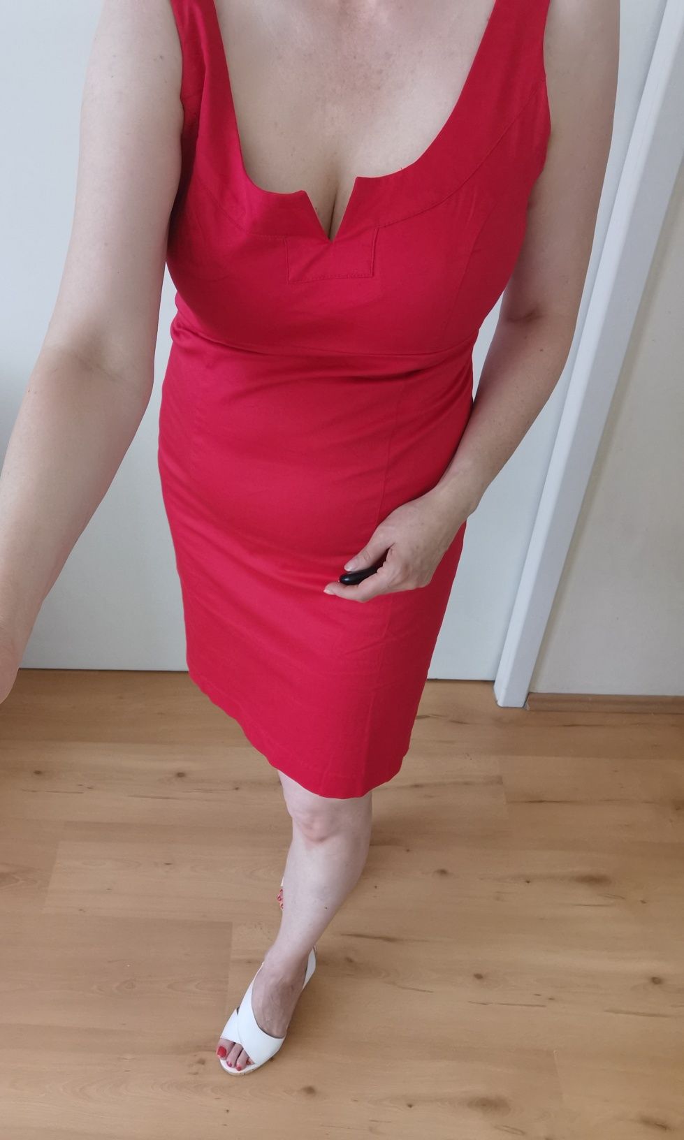 Czerwona sukienka na lato seksi