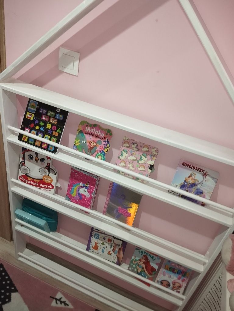 Regał domek półka na książki lalki pluszaki pokój dziecięcy