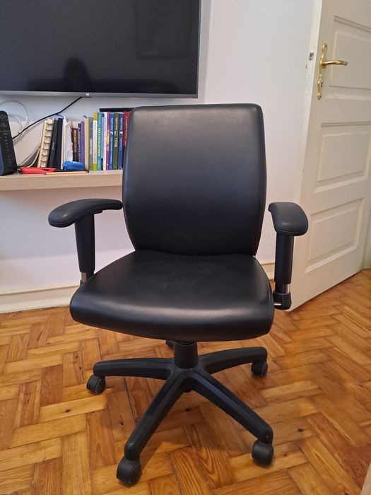 Cadeira de escritório giratória – FAMO