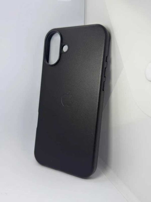 Capa Leather Preta para iPhone 16 Plus - Nova e Embalada