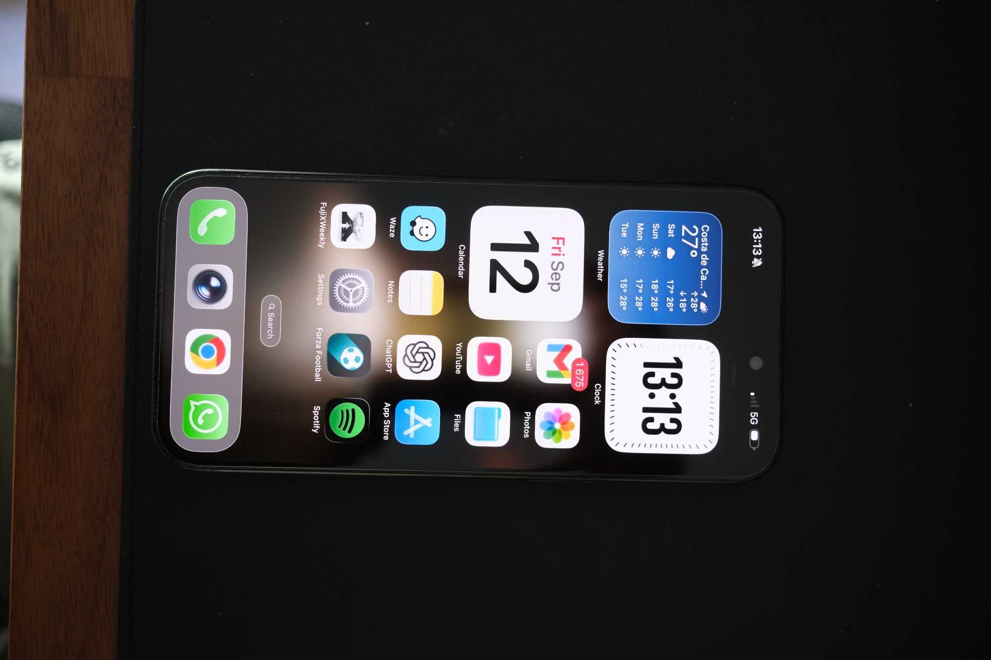 iPhone 15 Pro Max – 100% Funcional + Capas e Protetor