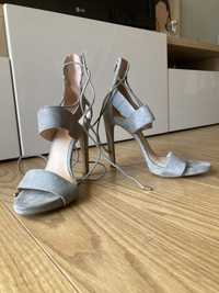 Sapatos de salto alto cinzentos - Zara