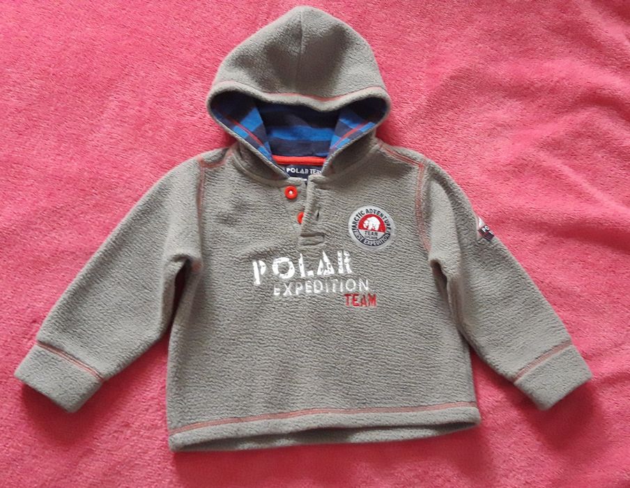 Свитер с капюшоном