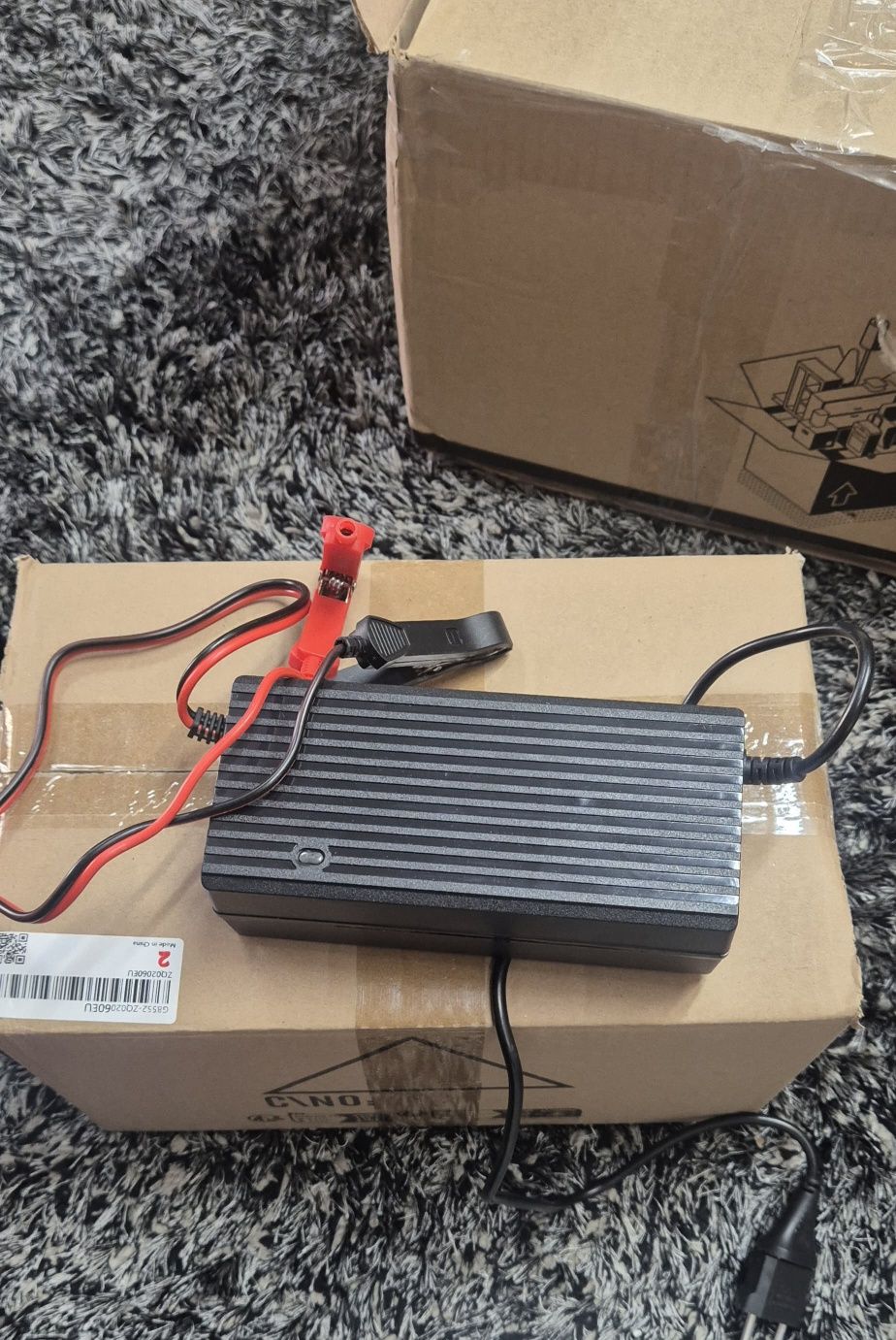 Bateria AKJA 12V LiFePO4 – NOVA + Carregador