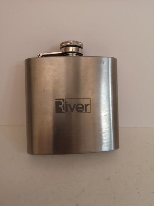 Piersiówka ze stali nierdzewnej