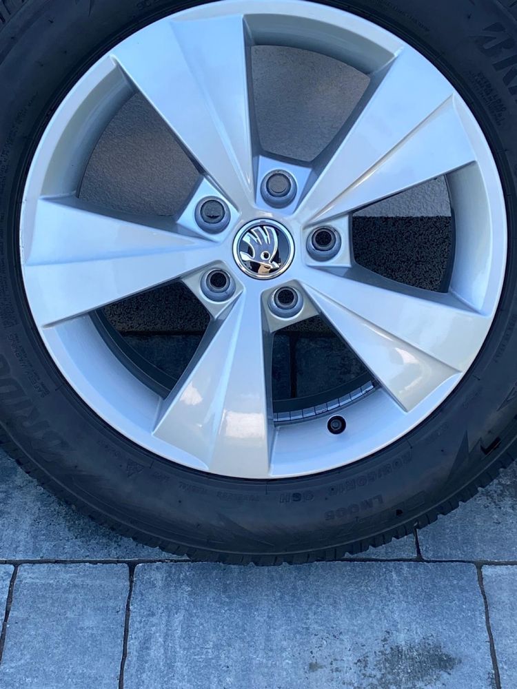 Oryginalne felgi z oponami Skoda Octavia 4 2024