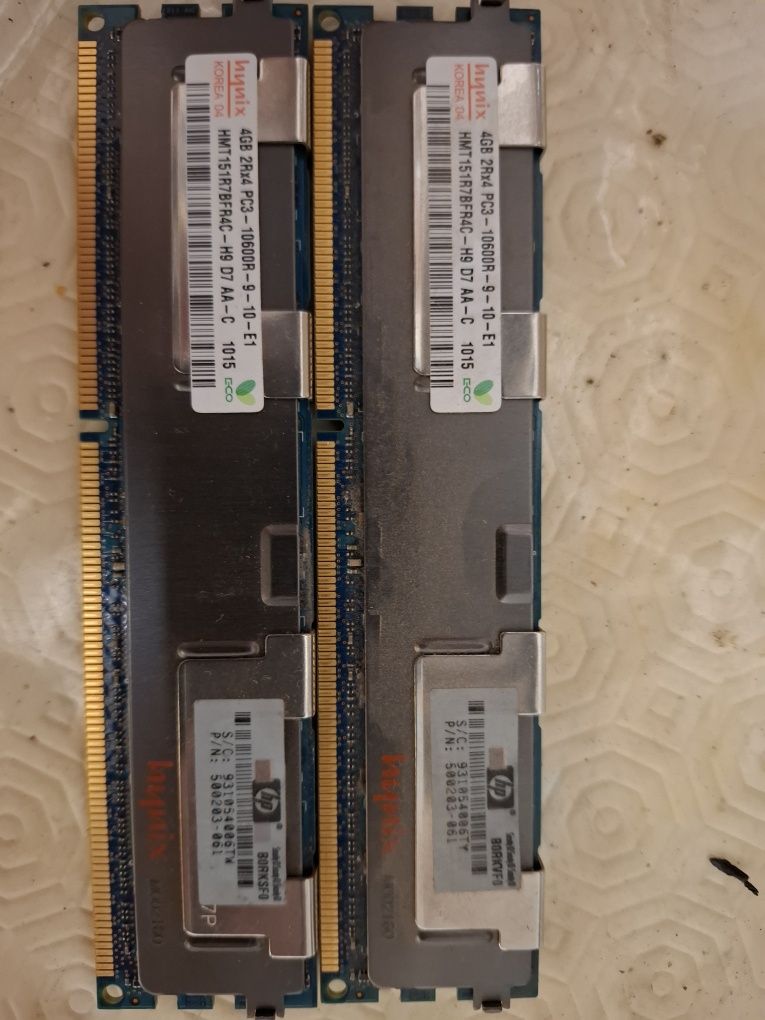 2x 4GB Hynix HMT151R7TFR4C-H9 DDR3-1333MHz  ECC PC3-1060
