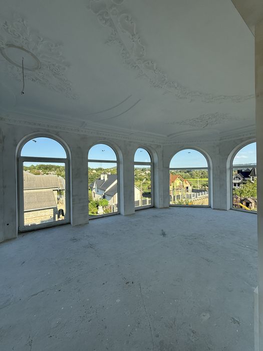 Не будинок, а зАмок.