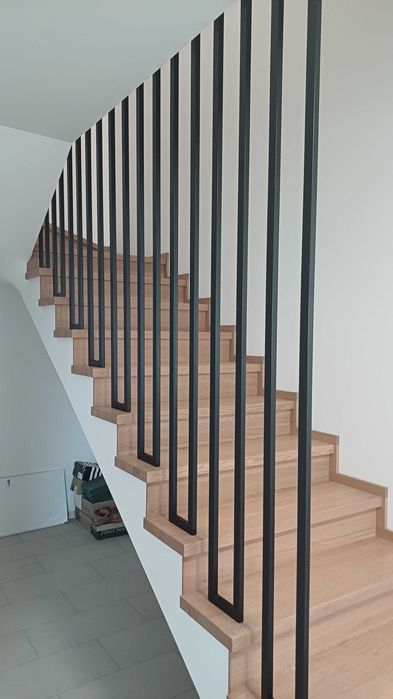 schody na konstrukcji , metalowe ,dywanowe , ażurowe  loft  wewnętrzne