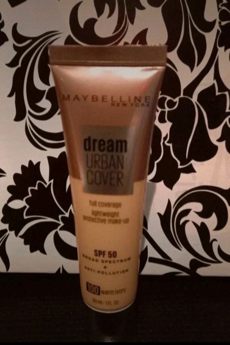 Maquilhagem Vários - base, batons, máscara pestanas, eyeliner, blush