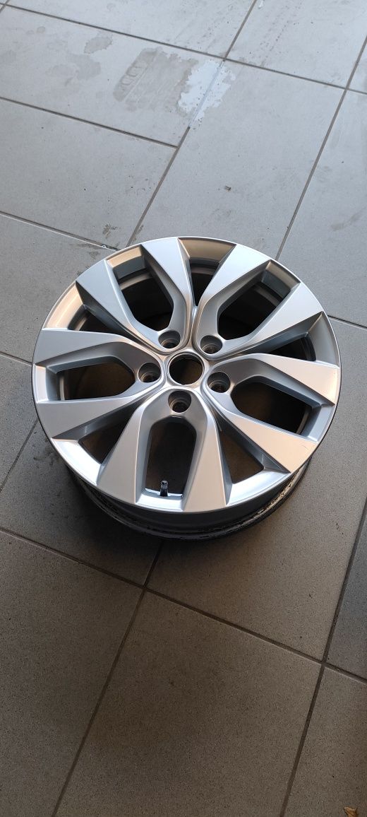 Felgi aluminiowe OE Renault 17" 5X114.3 7.0" ET35