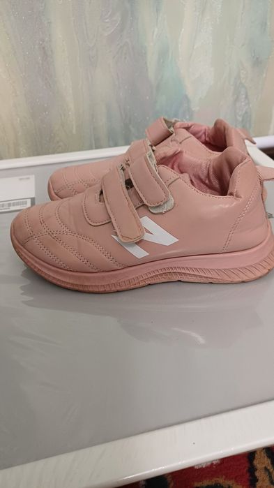 Б/у кросівки дівчинка