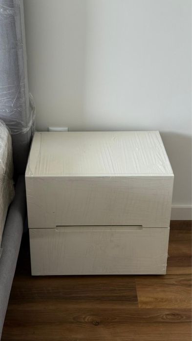 Cama de casal (como nova) e mesinhas