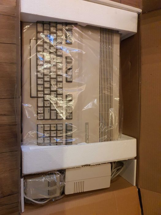 Commodore 128 BOX Dla kolekcjonera