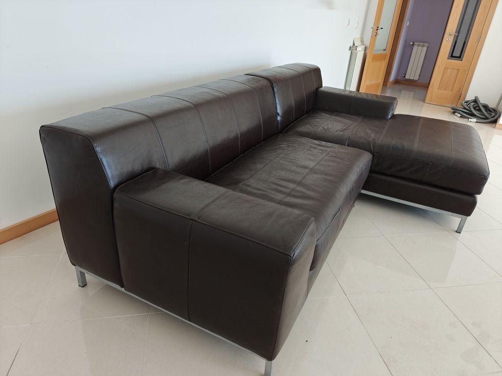 Sofá de pele com duas chaise longues