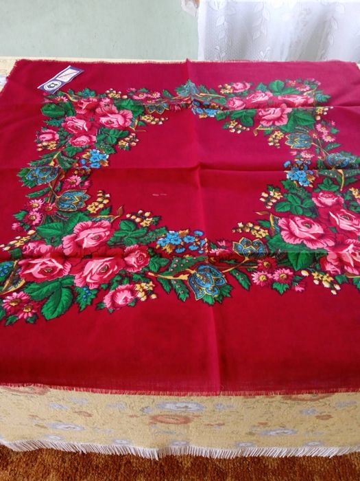 Хустки вовняні нові