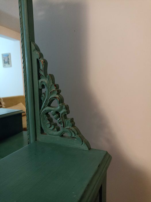 Drewniana toaletka z taboretem