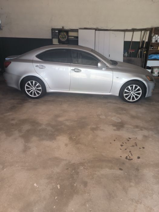 Lexus 220d 2007 (necessita reparação)