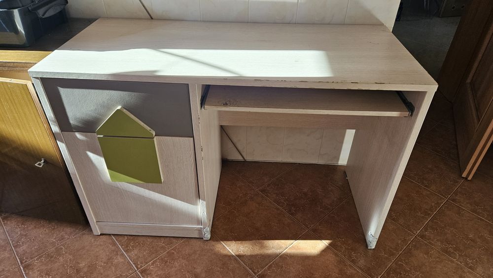 Biurko strzałka Błach Red White