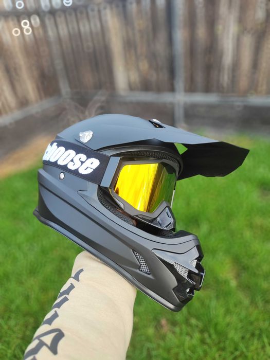 Новий стильний мотошолом, є різні розміри!!!