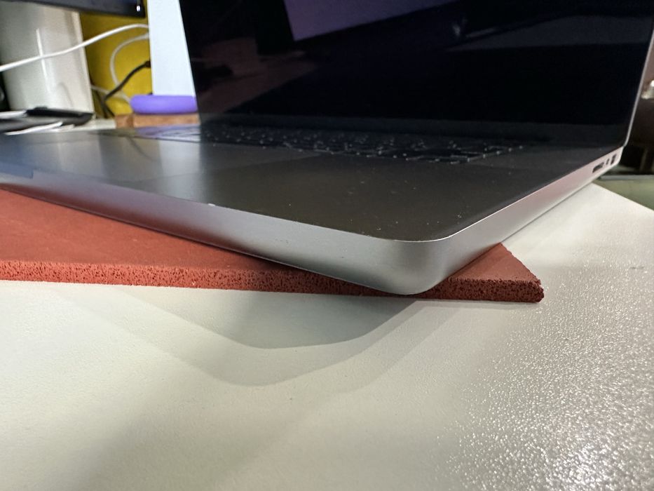 Топкейс MacBook Pro 16” A2485 Space Gray