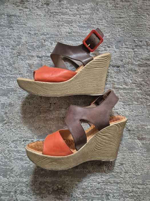 Sandały  damskie skórzane na koturnie Carinii rozmiar 39