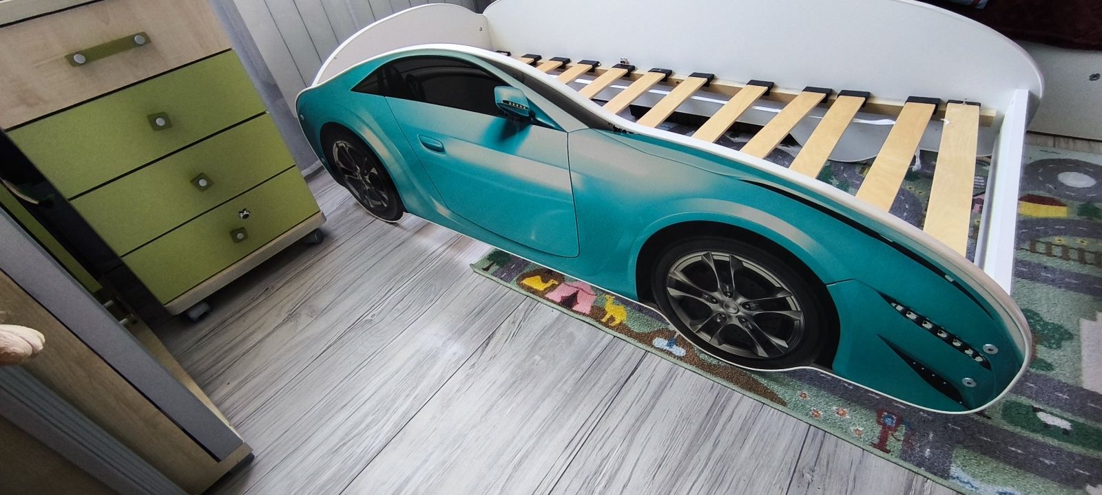 Sprzedam łóżko dziecięce auto 150x75
