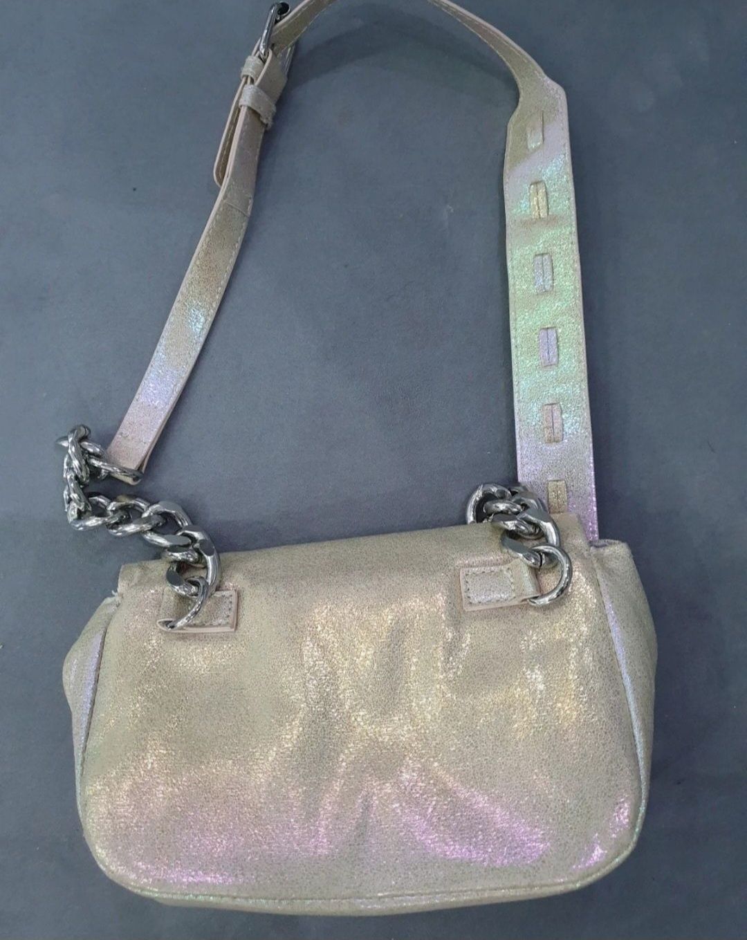 Bershka nowa holograficzna torebka