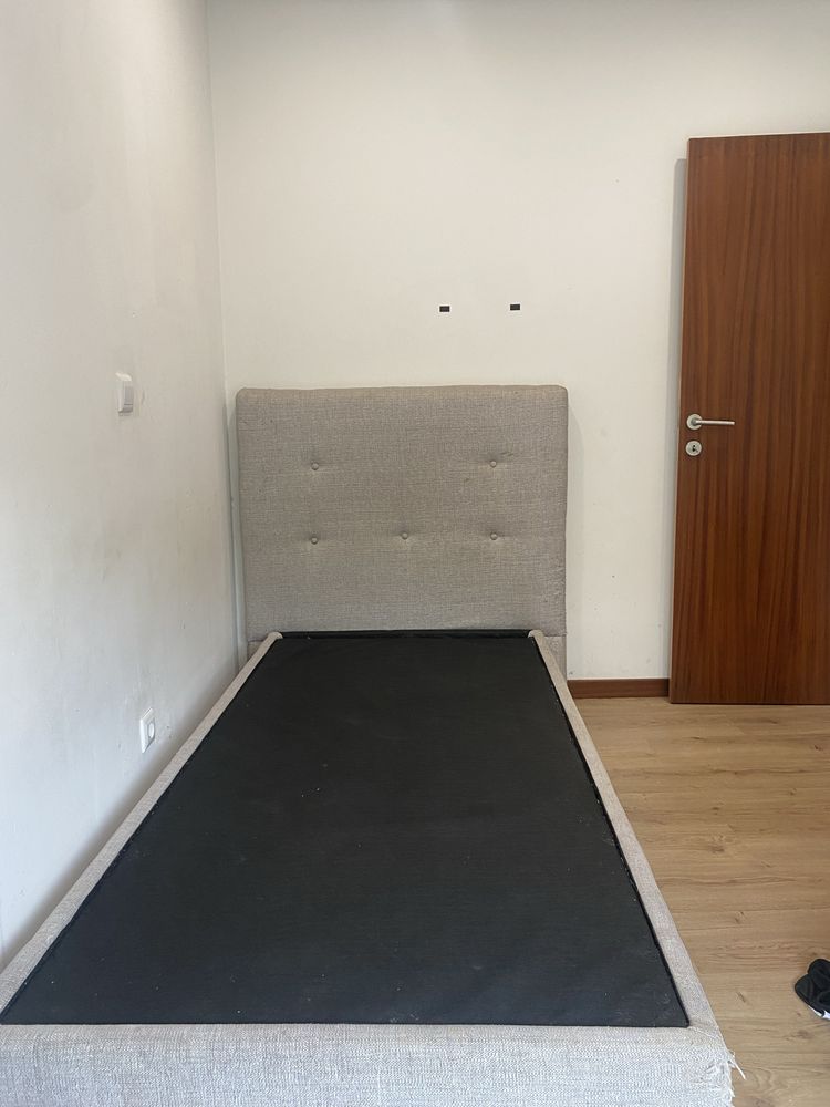 Cama com cabeceira solteira