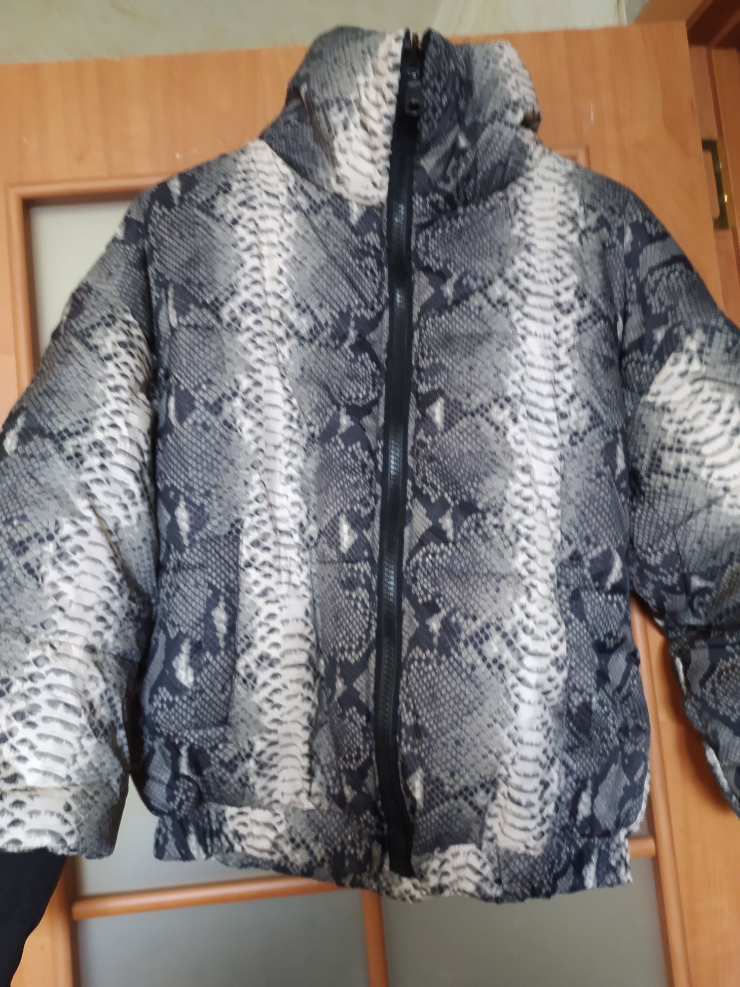Новая классная куртка 500 грн