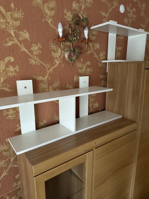 Полки на стіну білі є 5 шт