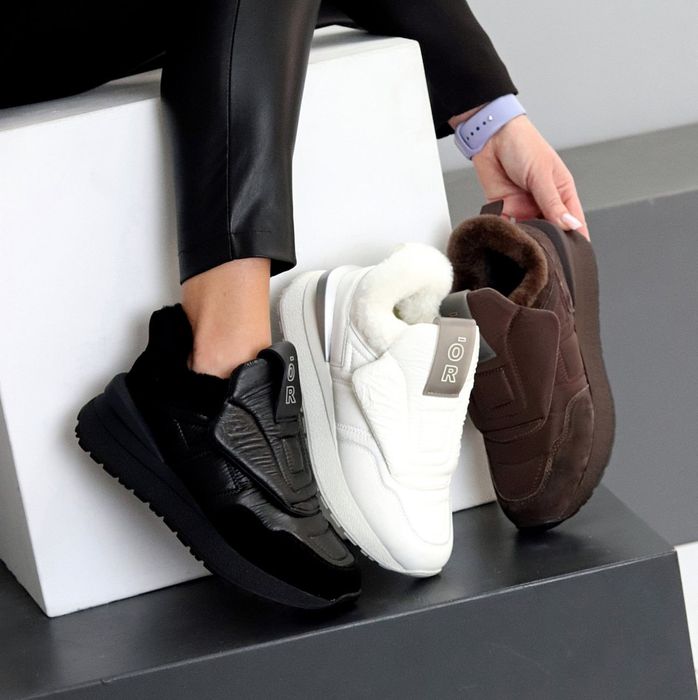 Жіночі шкіряні зимові Кросівки дутики в кольорах