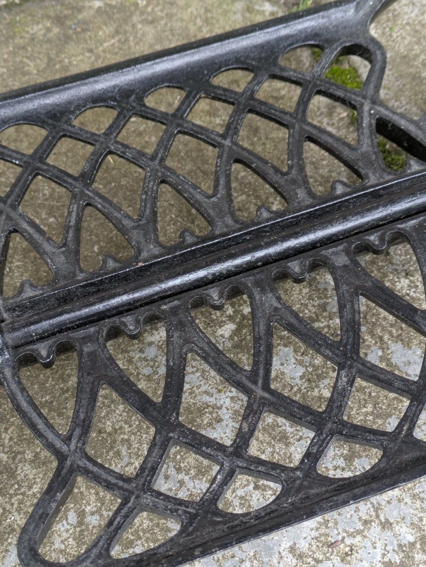 Stolik z podstawą od maszyny do szycia