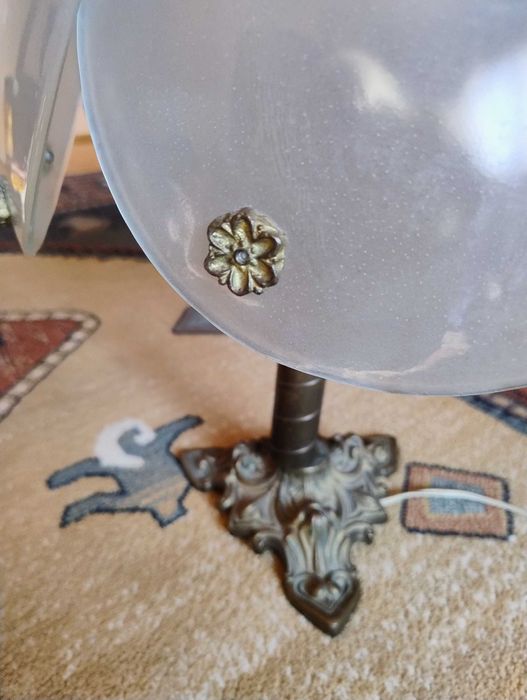 Sprzedam mosiężną, elegancką lampę nocną.