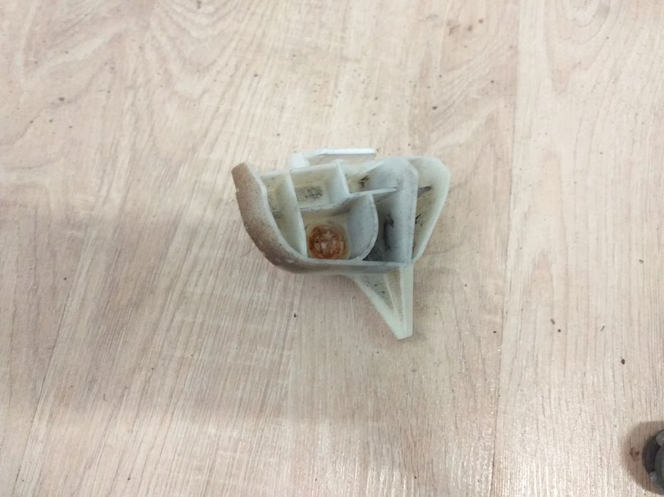 Toyota Prius C AQUA ŚLIZG LAMPY prawy tył