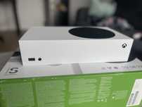 Xbox Series S 512 GB + 2 pady – bardzo dobry stan