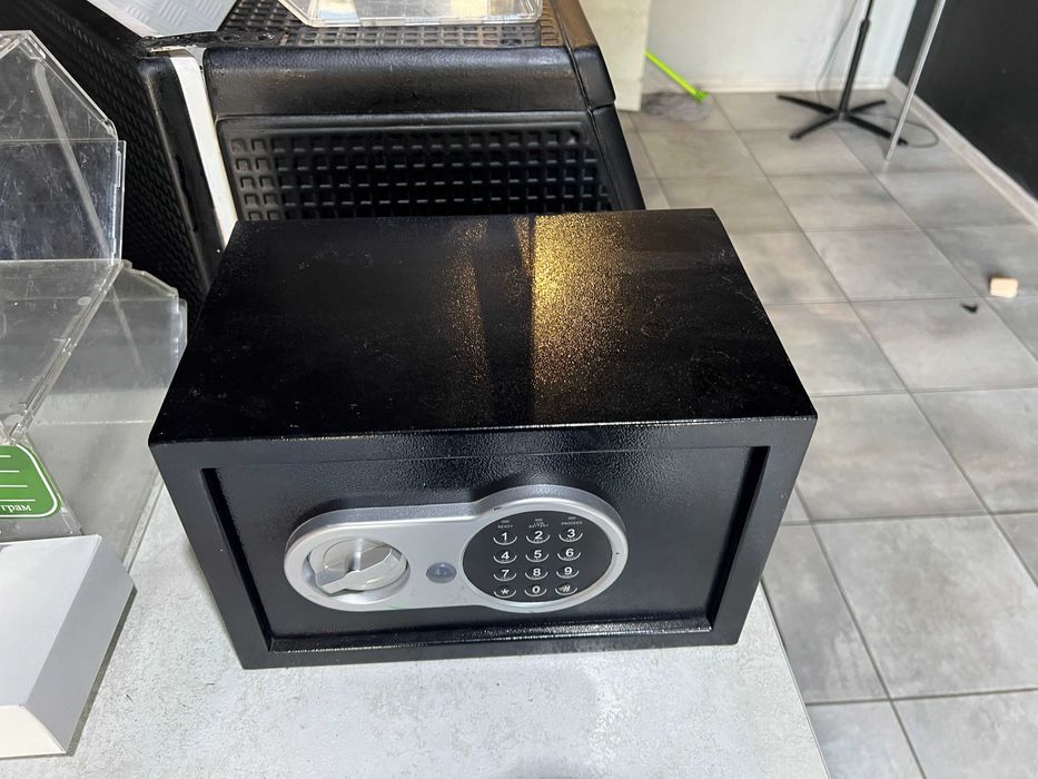Продам Сейф 310Х200Х200