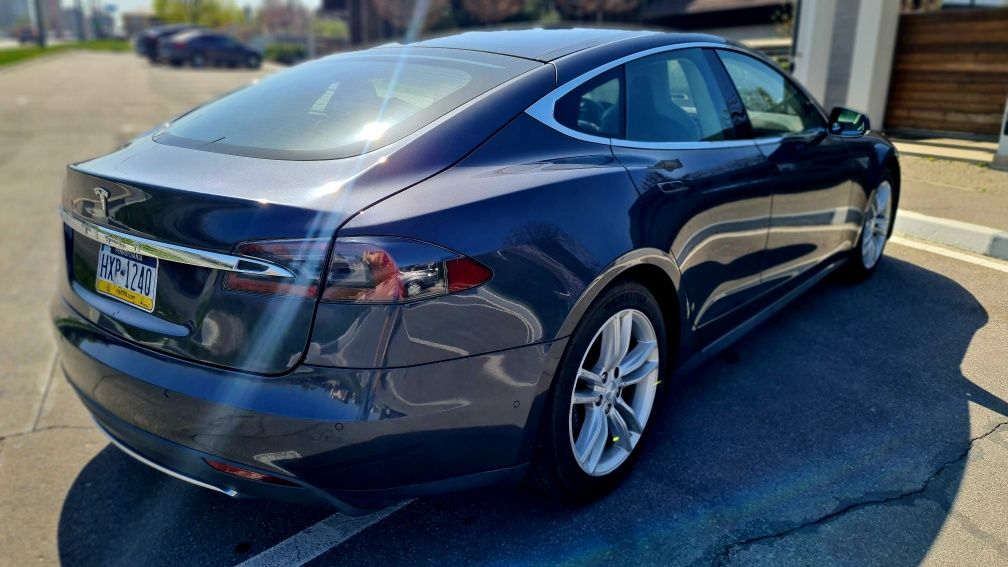 Tesla Model S 2015