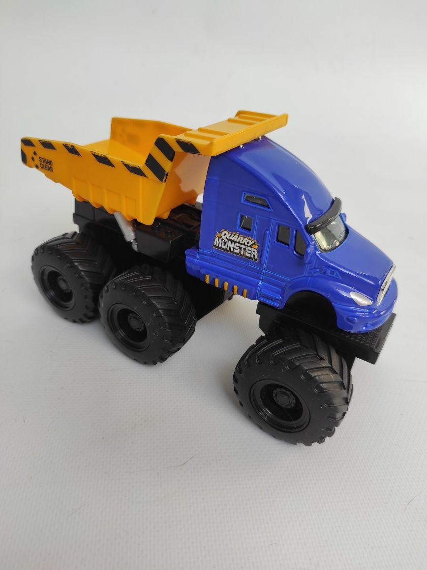 Auto, wywrotka z napędem, Monster