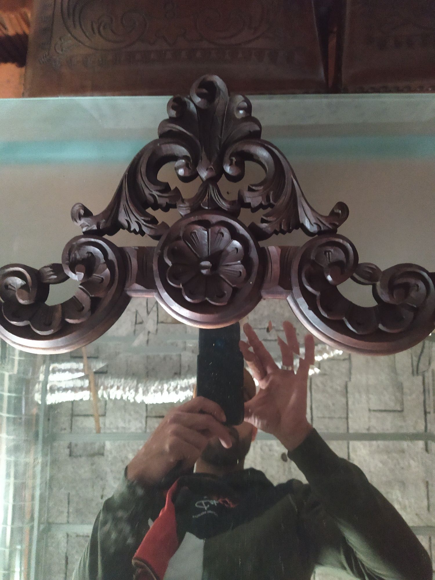 Espelho vintage em madeira trabalhada
