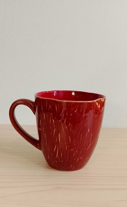 Piękny duży kubek Home&You, czerwony zdobiony, 400 ml /nowy/.