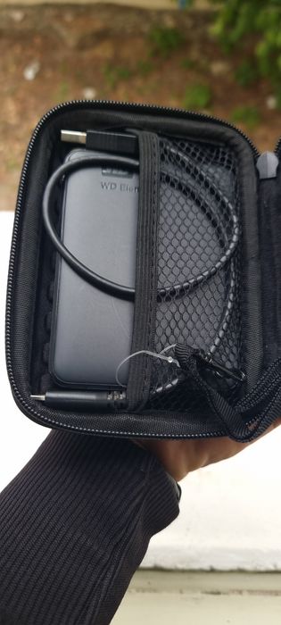 Discos externos TOSHIBA & WD Elements + Bolsa GOODIS