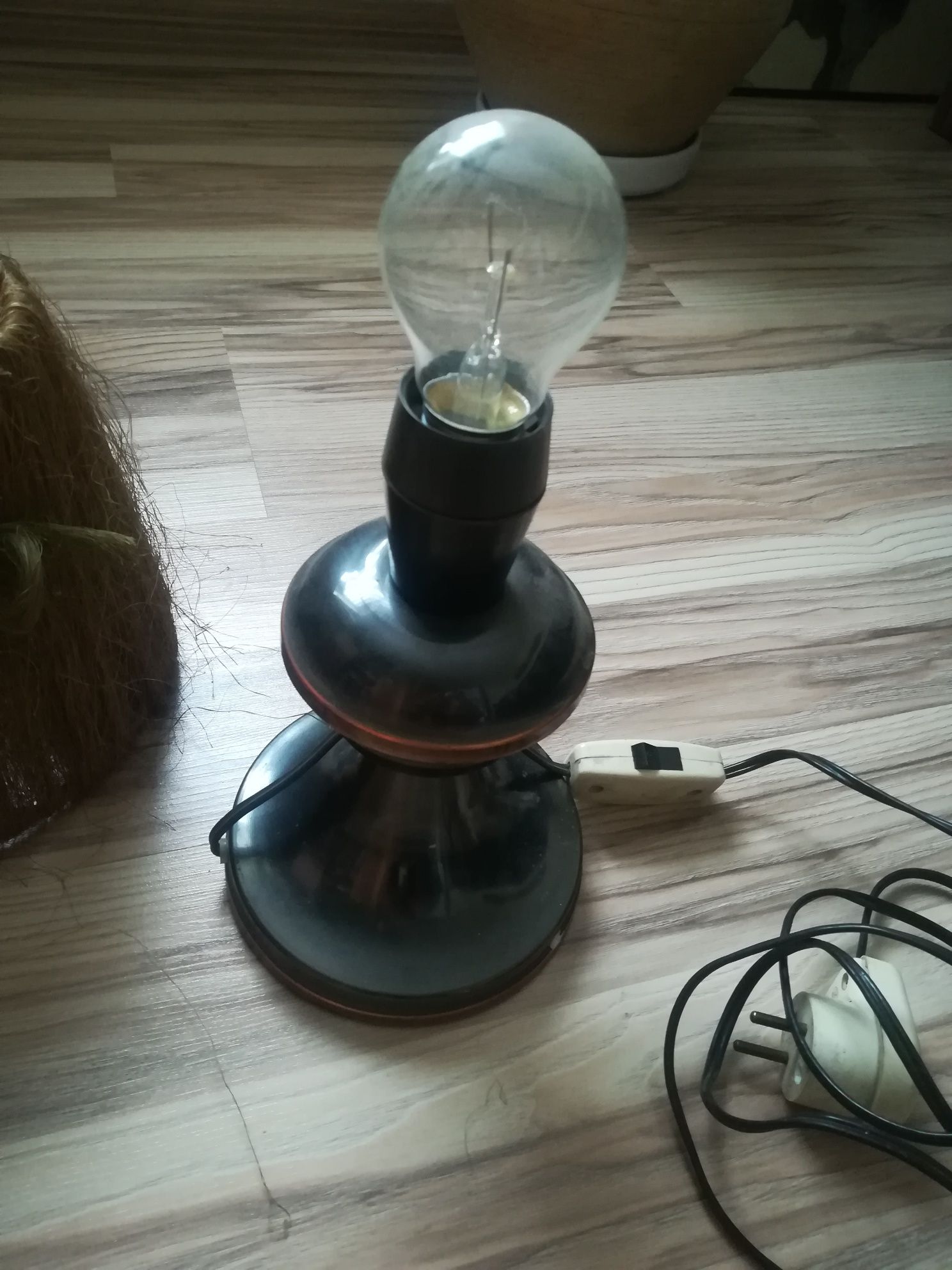Lampka nocna z czasów PRL :) unikatowa, sprawna, lekka.