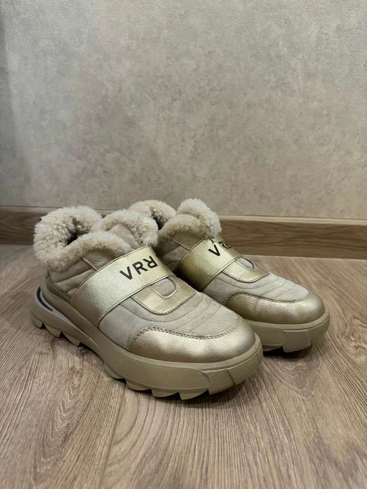 Жіночі зимові черевики  38 розмір